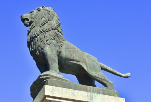 León del Puente de Piedra de Zaragoza
